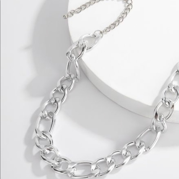 Exaggerated chain - Picture 3 of 3